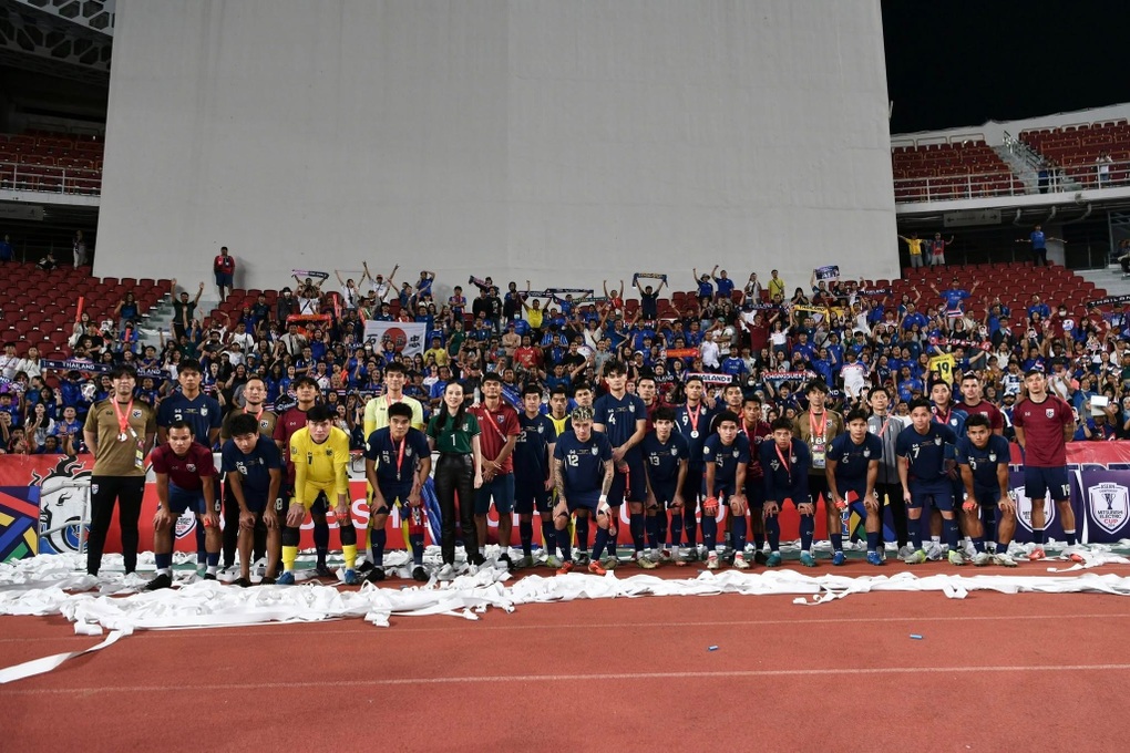 CĐV Thái Lan không chấp nhận thất bại của đội nhà, đòi FIFA sửa luật - 2 CĐV Thái Lan không chấp nhận thất bại của đội nhà, đòi FIFA sửa luật - 2
