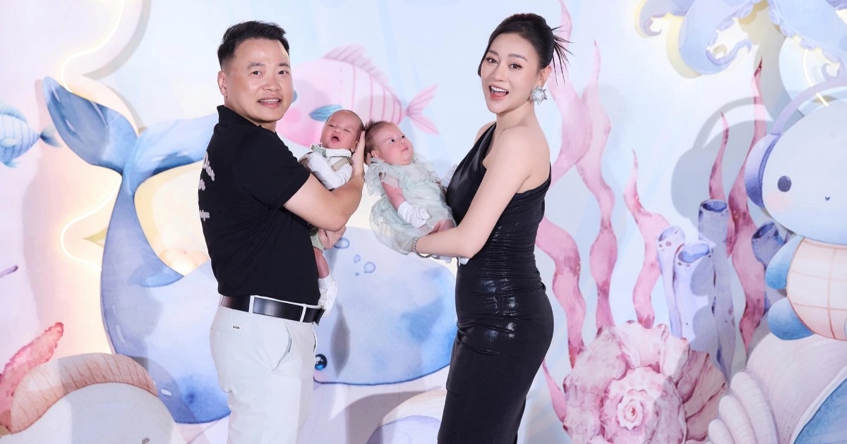 Mới đây, vợ chồng Phương Oanh - Shark Bình đã tổ chức tiệc mừng hai bé Jenny - Jimmy tròn 1 tháng tuổi. Được biết, Shark Bình là người lên ý tưởng cho bữa tiệc, mời bạn bè thân thiết và gia đình hai bên tham dự.