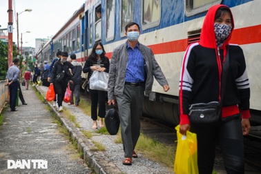 Hà Nội đón chuyến tàu khách đầu tiên đến từ Hải Phòng sau giãn cách