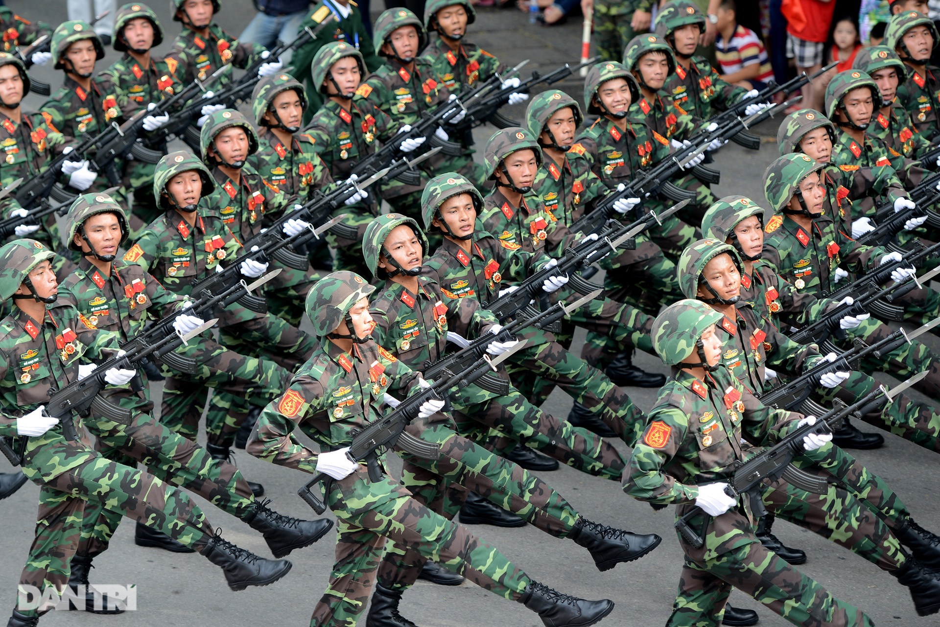 Ngắm Lễ diễu binh hùng tráng, rộn ràng đường phố Thủ đô dịp Quốc khánh 2015 - 31