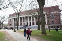 Căng thẳng Harvard: Du học sinh sợ dự tốt nghiệp, tân sinh viên sợ nhập học