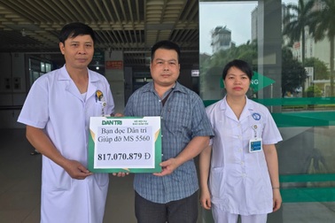 Trao hơn 817 triệu đồng đến cậu bé bị cắt cụt 2 tay và 1 chân vì bỏng điện