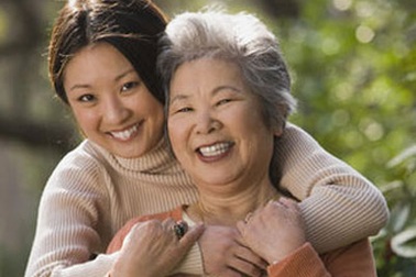 “Nịnh” mẹ chồng