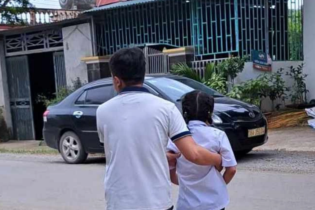 Nổ bóng bay trong lễ khai giảng, nhiều học sinh nhập viện - 2