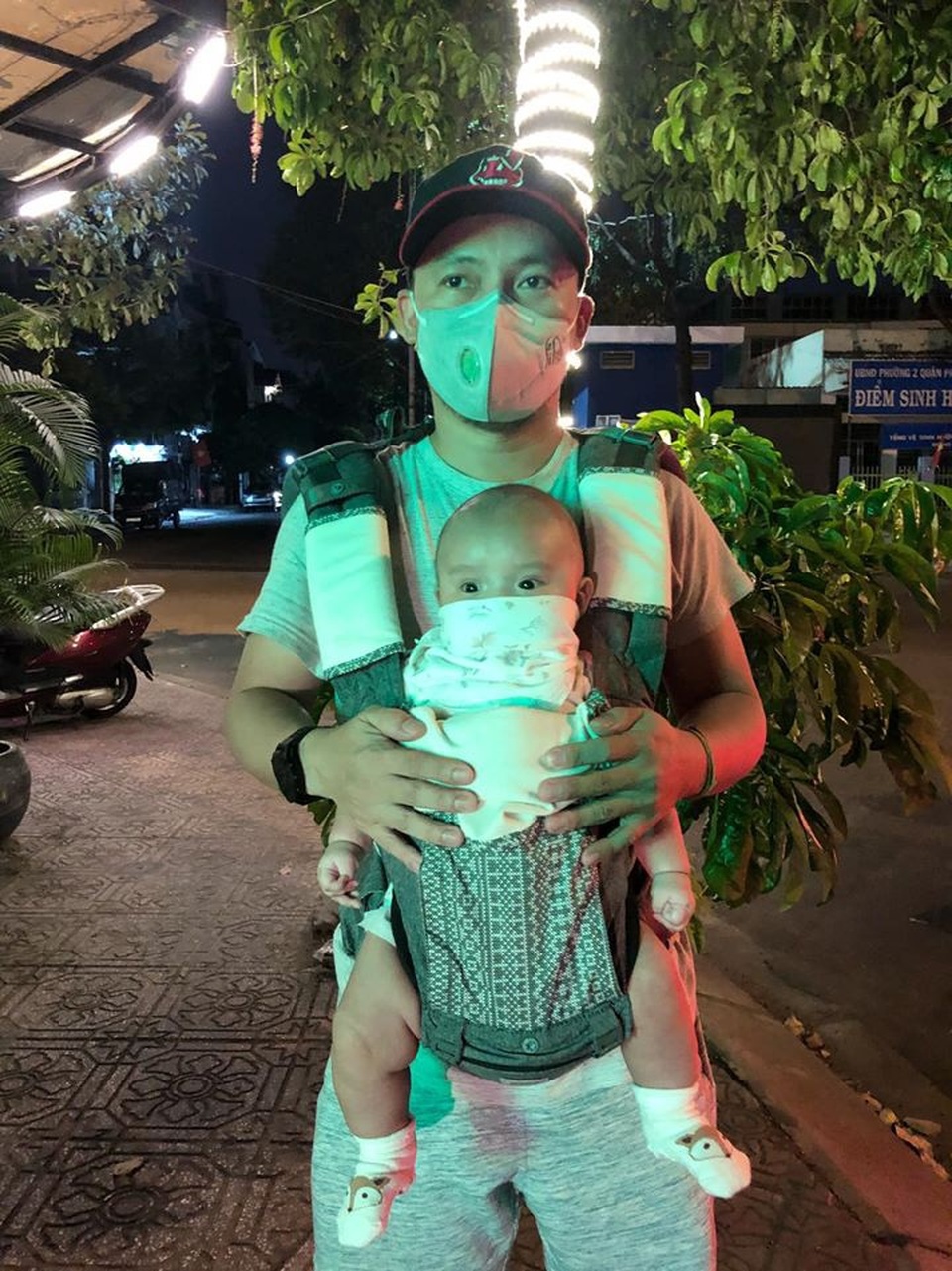 Muôn kiểu bảo hộ tự chế của sao Việt và con thời khẩu trang “quý hơn vàng” - 10