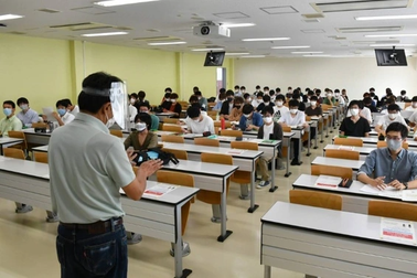 Giảng viên lâu năm làm "cả núi việc" mà lương chỉ bằng sinh viên mới ra trường