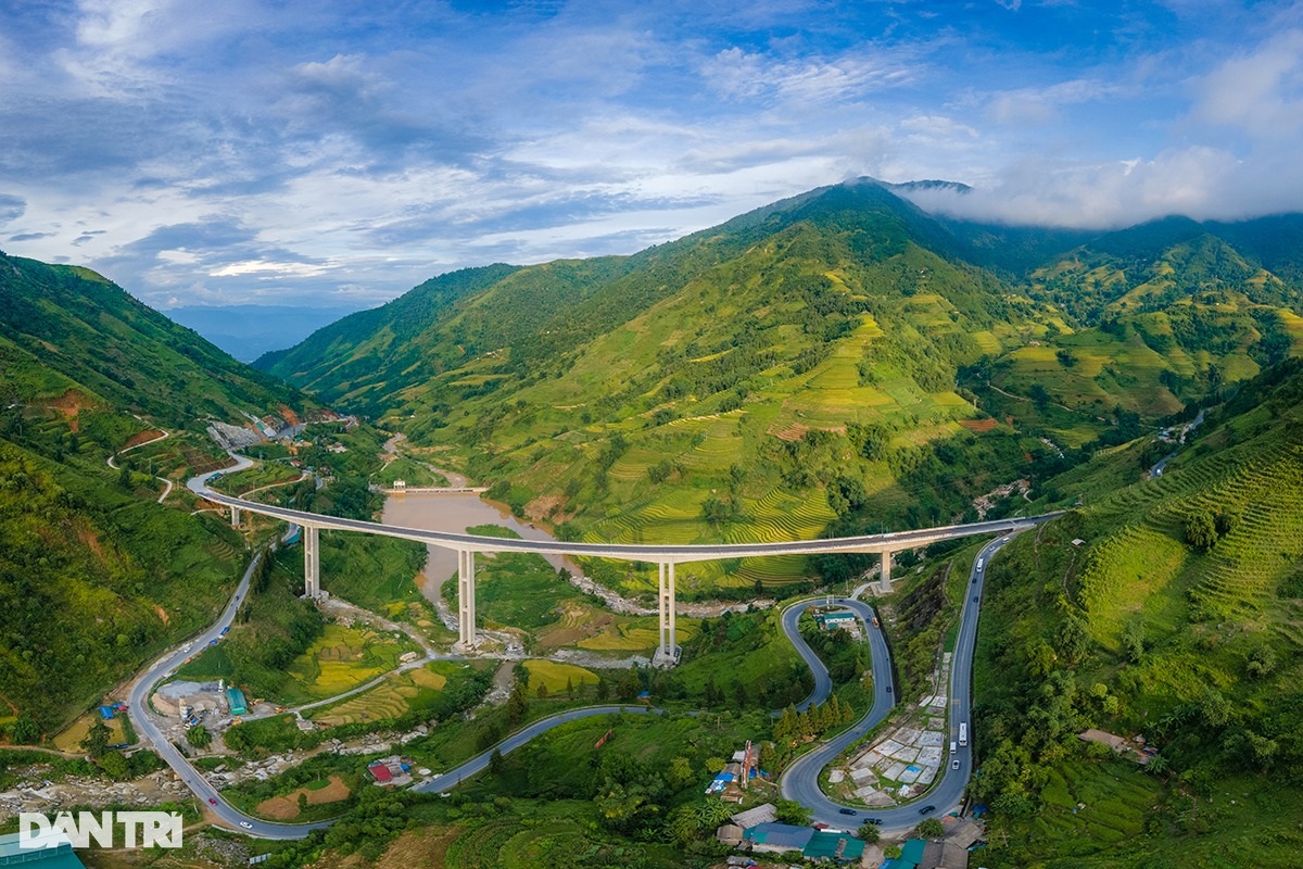 Lào Cai: Đưa cầu Móng Sến có trụ cầu cạn cao nhất Việt Nam vào sử dụng - 1