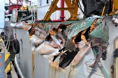 Tàu Kiểm ngư Việt Nam kiên quyết bám trụ, đấu tranh tại khu vực giàn khoan