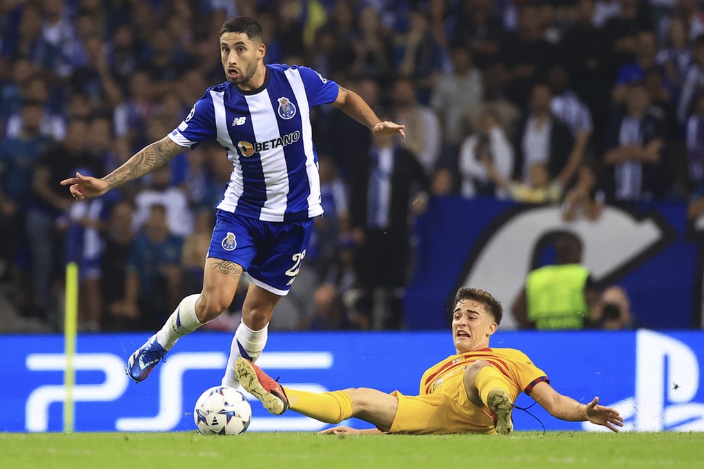 Ferran Torres lập công, Barcelona thắng trên sân của Porto - 2 Ferran Torres lập công, Barcelona thắng trên sân của Porto - 2