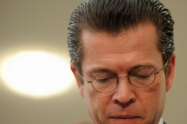 Bộ trưởng Quốc phòng Đức từ chức vì bê bối “đạo văn”