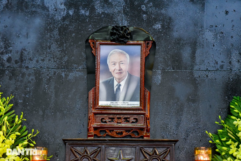 NSND Lan Hương Em bé Hà Nội và đông đảo nghệ sĩ tới viếng NSƯT Văn Trọng - 2 NSND Lan Hương Em bé Hà Nội và đông đảo nghệ sĩ tới viếng NSƯT Văn Trọng - 2