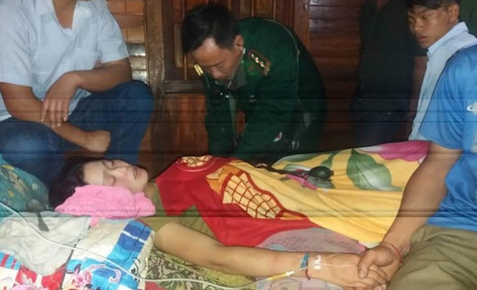 Ngộ độc thức ăn ngày Tết, người phụ nữ dân tộc được bộ đội biên phòng cứu sống - 1 Ngộ độc thức ăn ngày Tết, người phụ nữ dân tộc được bộ đội biên phòng cứu sống - 1