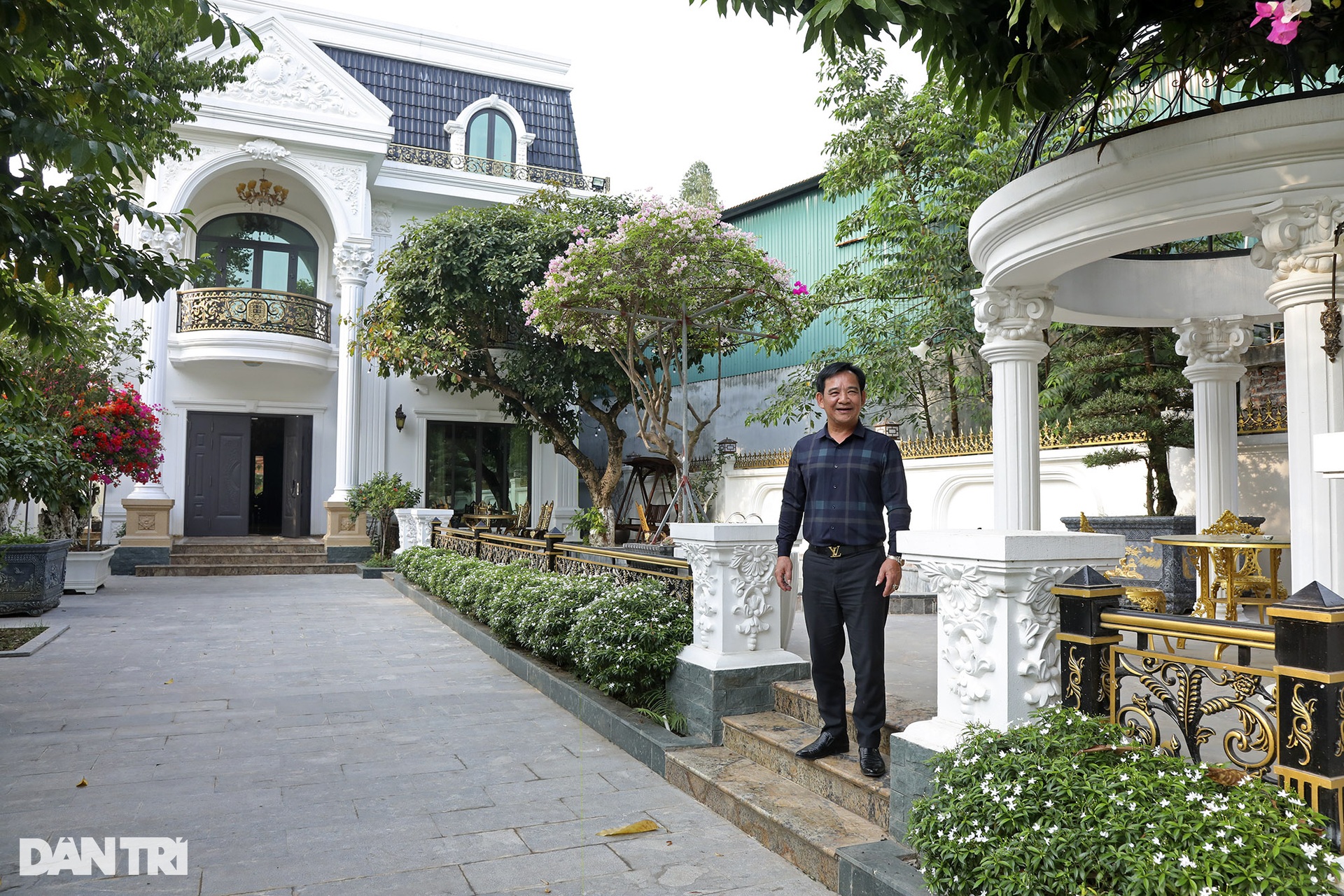 Biệt thự nhà vườn như lâu đài của Đại gia chân đất Quang Tèo - 2 Biệt thự nhà vườn như lâu đài của Đại gia chân đất Quang Tèo - 2