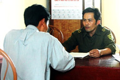 Giáo viên tống tiền học sinh bằng ảnh sex