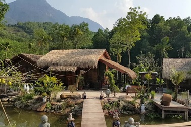 Khu du lịch không phép giữa rừng phòng hộ