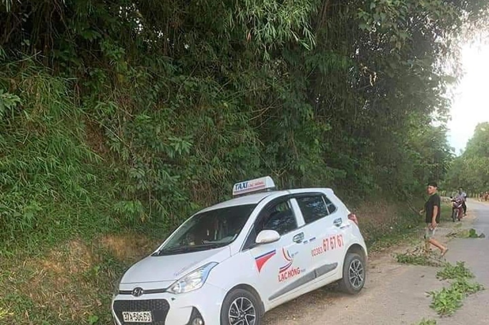 Tài xế taxi tử vong với nhiều vết máu, công an truy tìm hành khách đi xe - 1 Tài xế taxi tử vong với nhiều vết máu, công an truy tìm hành khách đi xe - 1