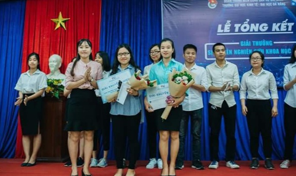 Nghị lực của nữ sinh vượt khó để nuôi ước mơ trở thành luật sư giỏi - 3 Nghị lực của nữ sinh vượt khó để nuôi ước mơ trở thành luật sư giỏi - 3