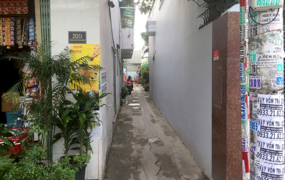 Tạm giữ người đàn ông bóp cổ, đập đầu bé gái vào tường - 2 Tạm giữ người đàn ông bóp cổ, đập đầu bé gái vào tường - 2
