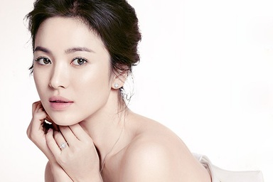 Song Hye Kyo: “Song Joong Ki đã chạm tới trái tim của tôi”