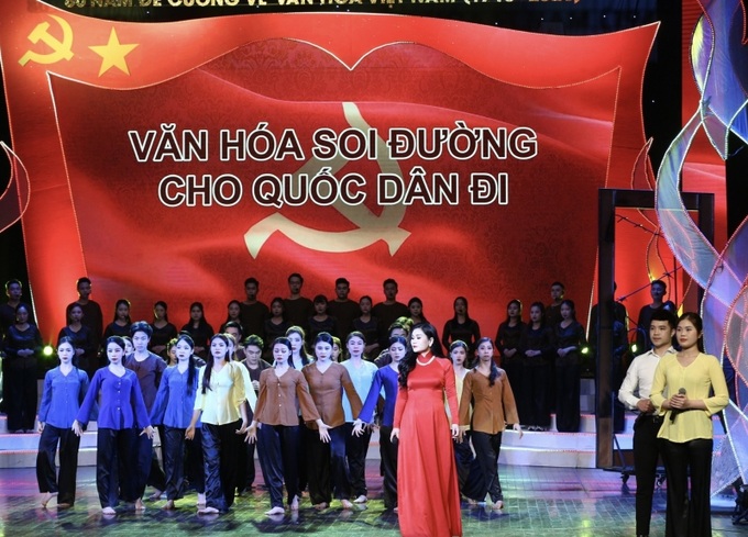 Chương trình nghệ thuật đặc biệt với chủ đề Đề cương về văn hoá Việt Nam – Những dấu ấn lịch sử - ảnh Trần Huấn