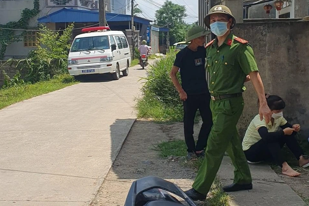 Thi thể đôi vợ chồng ôm nhau trên giường ngủ - 1 Thi thể đôi vợ chồng ôm nhau trên giường ngủ - 1