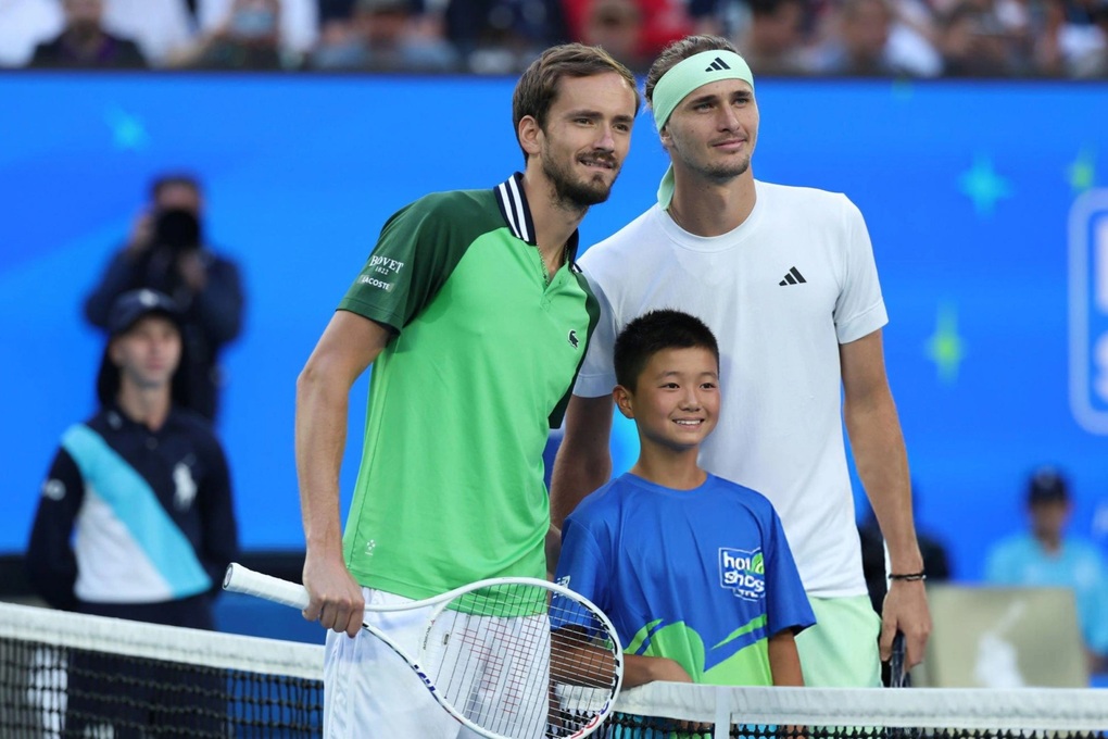 Zverev បង្ហាញពីគូប្រជែងដ៏ស្វិតស្វាញបំផុតដែលគាត់ធ្លាប់ជួប - ២ Zverev tiết lộ đối thủ khó chịu nhất từng đối đầu - 2