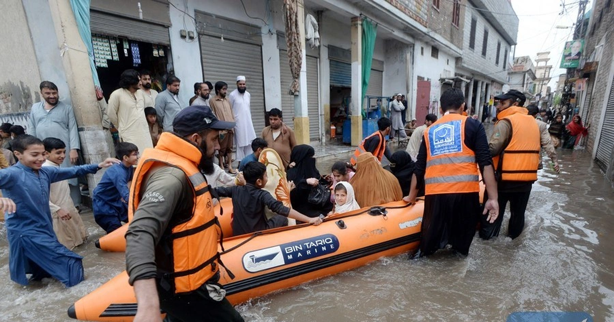 Mưa lớn gây ngập lụt ở nhiều nơi tại Pakistan (Ảnh: Xinhua).