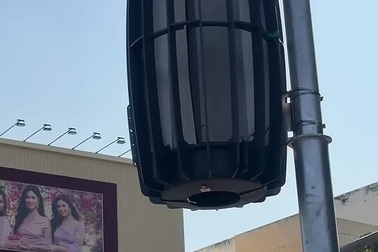 Thành phố lắp máy lọc không khí ngoài đường, bị mỉa mai "như muối bỏ biển"