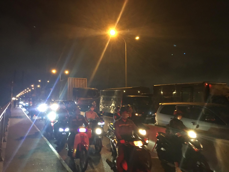 Cầu Phú Mỹ tê liệt gần 4 giờ vì tai nạn liên hoàn - 2