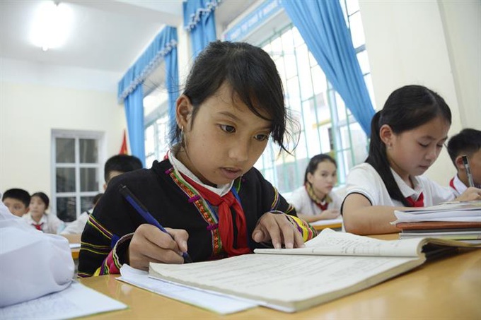 Cao Bằng: Thực hiện chính sách ưu tiên với trẻ em, học sinh DTTS rất ít người  - Ảnh 3.