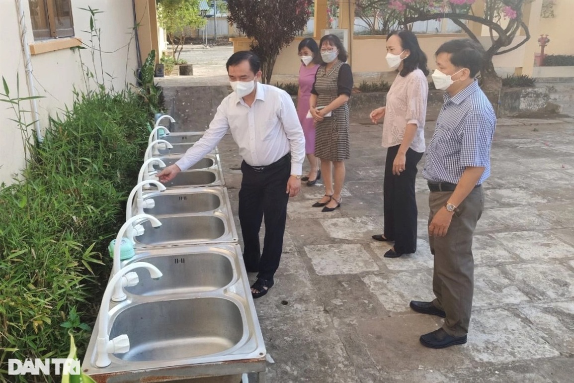 Phó Chủ tịch Bạc Liêu: Đảm bảo sức khỏe học sinh, giáo viên là trên hết - 8 Phó Chủ tịch Bạc Liêu: Đảm bảo sức khỏe học sinh, giáo viên là trên hết - 8