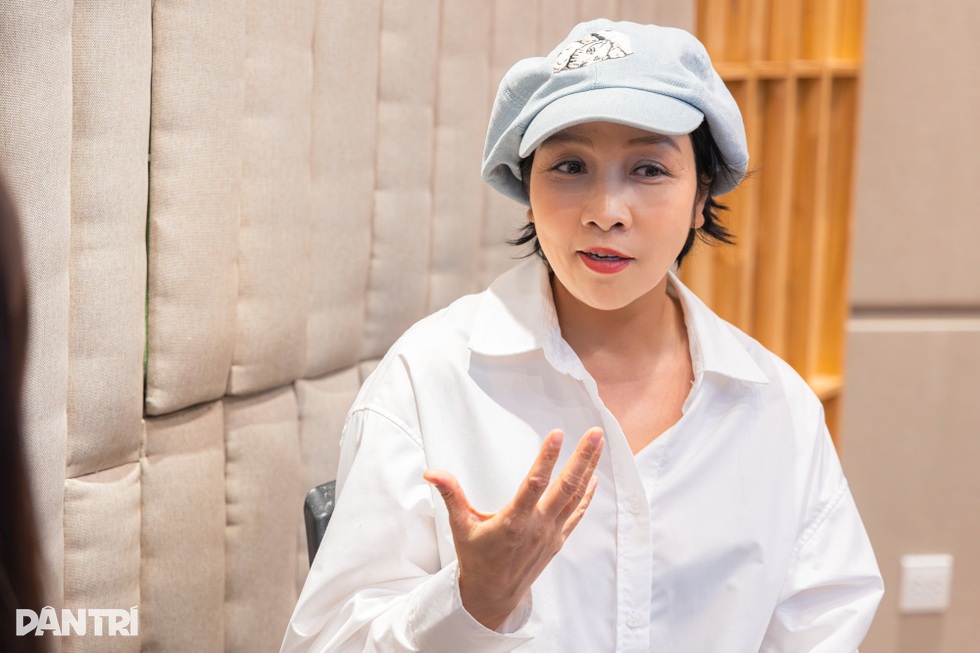 Diva Mỹ Linh tiết lộ bí quyết hôn nhân: “Lý trí quan trọng hơn tình yêu” - 1 Diva Mỹ Linh tiết lộ bí quyết hôn nhân: “Lý trí quan trọng hơn tình yêu” - 1