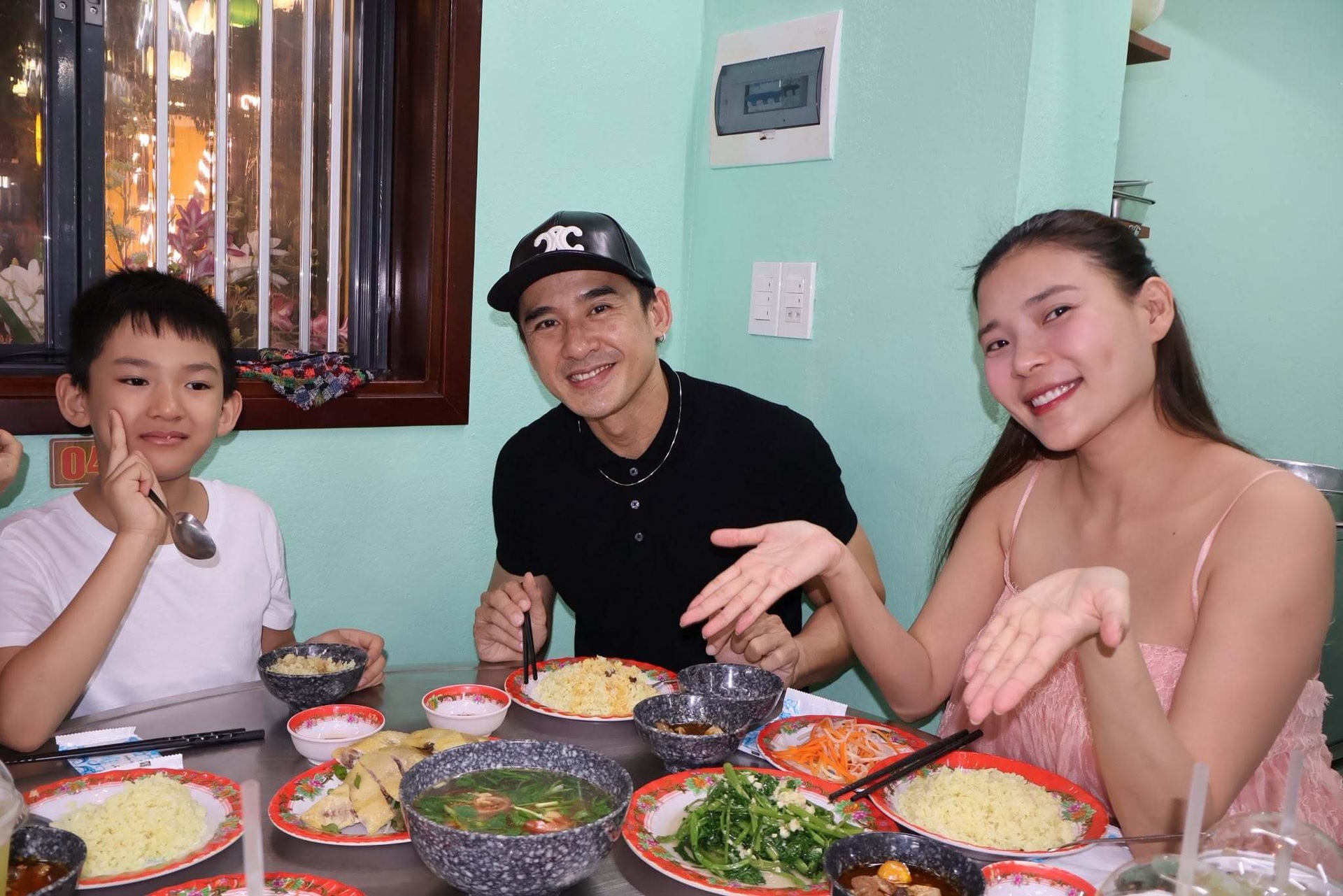 Thúy Diễm mang bầu tuổi 40: Không ngại mặc gợi cảm, chồng thức đêm chăm sóc - 11