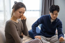 Mang ảnh bố đẻ về thờ ở nhà, tôi bị mẹ vợ xúc phạm không tiếc lời