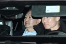 Tổng thống Hàn Quốc bác bỏ thẩm vấn ngày thứ 2 do sức khỏe không tốt