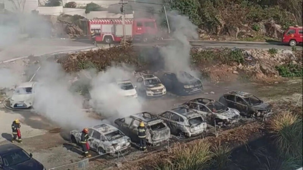 Chiếc ô tô điện Trung Quốc bốc cháy trong bãi đỗ, lan sang 7 xe xung quanh - 2