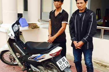 Truy đuổi hơn 50 km bắt 2 đối tượng khả nghi