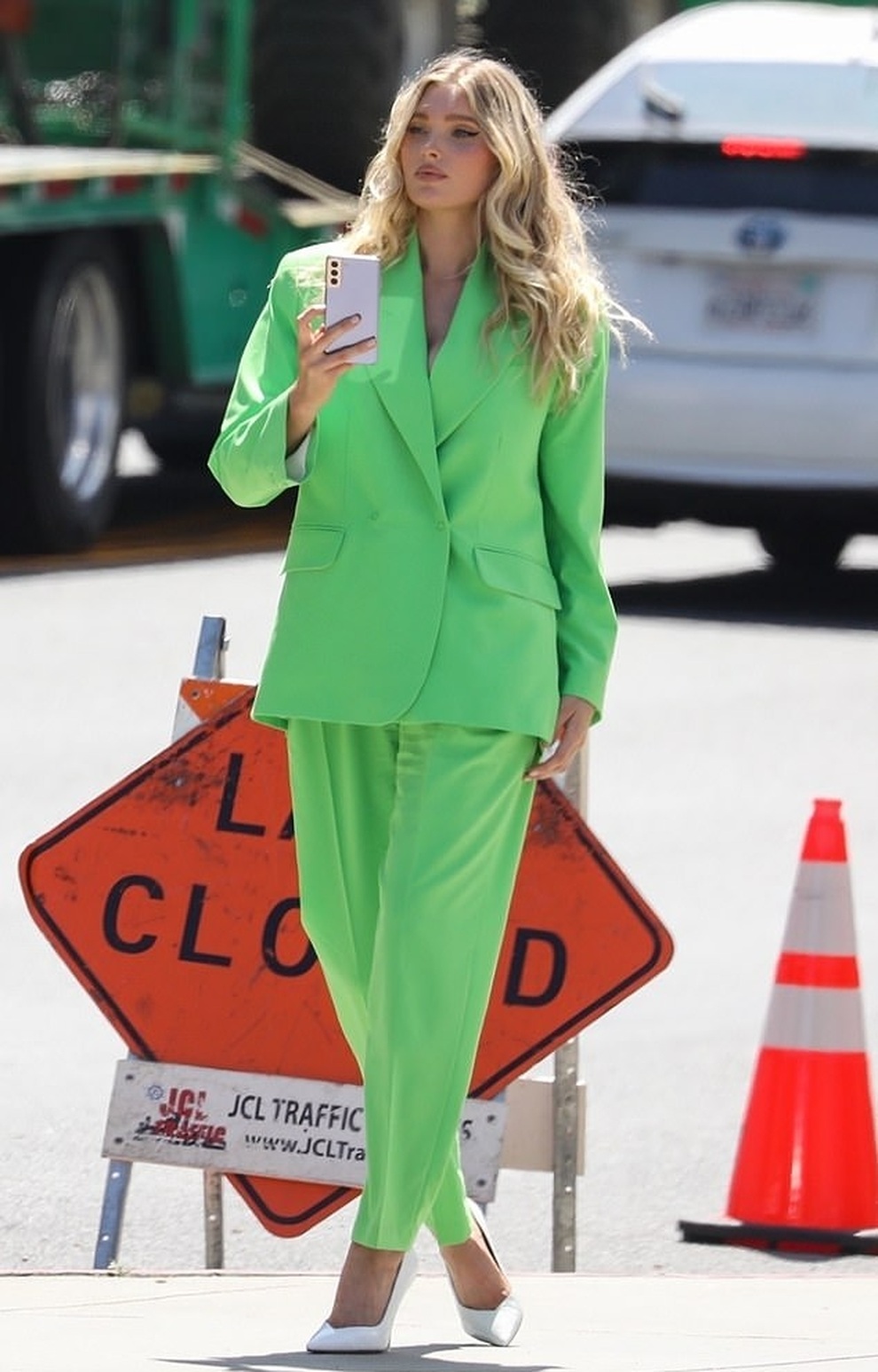 Dàn người đẹp sành điệu và gợi cảm trong trang phục vest sắc màu - 6