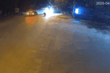 Xế hộp Range Rover nát đầu sau cú tông trực diện xe khách