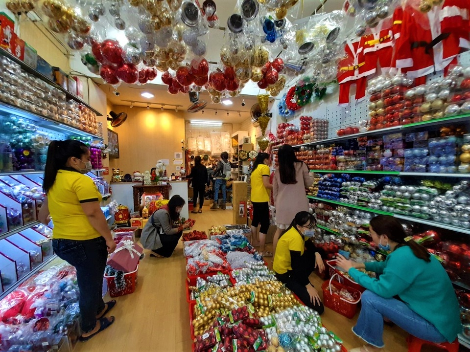 Thị trường Noel tại Đà Nẵng: Cây thông đắt hàng - 1 Thị trường Noel tại Đà Nẵng: Cây thông đắt hàng - 1