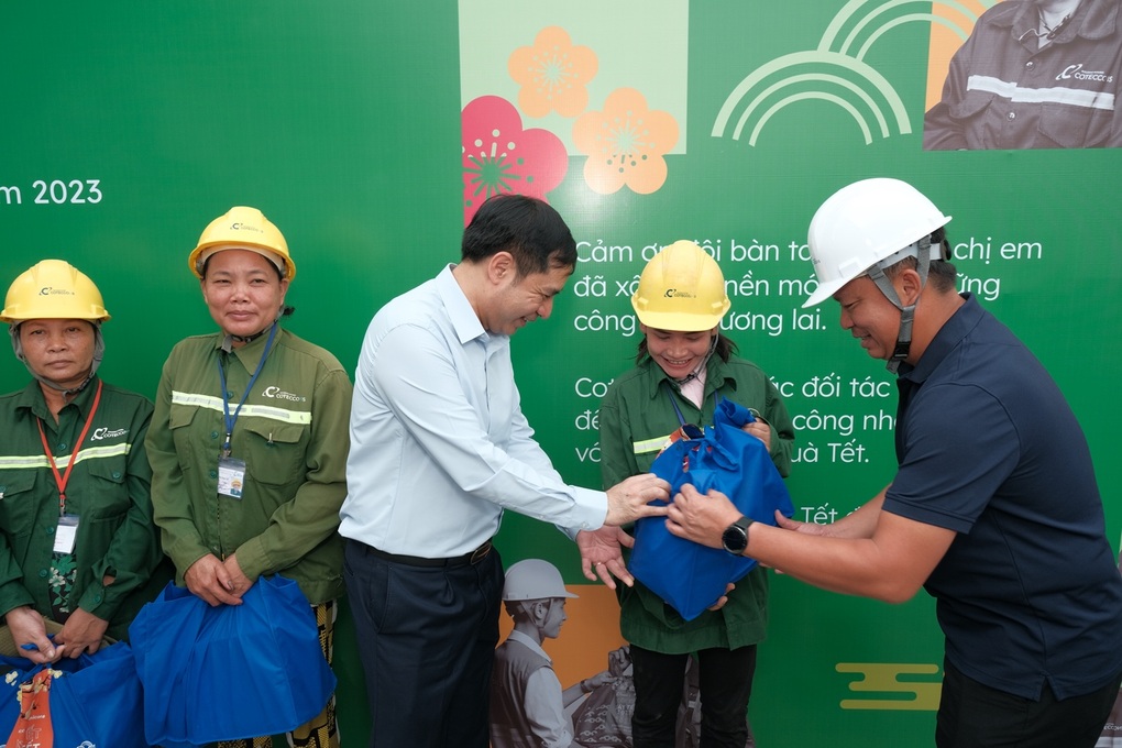 Nụ cười ấm áp trên công trường xây dựng những ngày cận Tết - 6 Nụ cười ấm áp trên công trường xây dựng những ngày cận Tết - 6