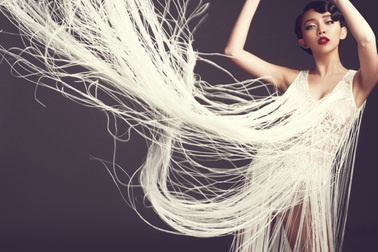 Tóc Tiên nổi loạn với tua rua