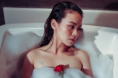 Nguyễn Hải Yến nóng bỏng với ảnh nude trong bồn tắm, tâm sự đàn bà tuổi 30