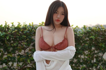 Những lần khách Tây mặc hớ hênh phản cảm, gây bức xúc khi du lịch Việt Nam