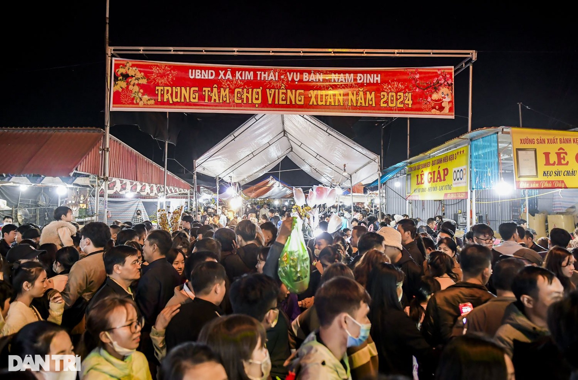 Đầu năm chen nhau đi chợ Viềng mua may bán rủi - 2 Đầu năm chen nhau đi chợ Viềng mua may bán rủi - 2