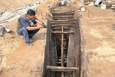 Thuyền cổ dưới ao cá ở Bắc Ninh có từ thời Đông Sơn, cách đây 2.000 năm?