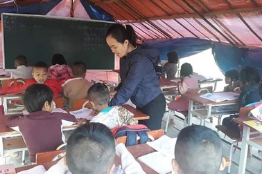 Xây dựng điểm trường cho cô trò từng phải học trong lán tạm vì sạt lở