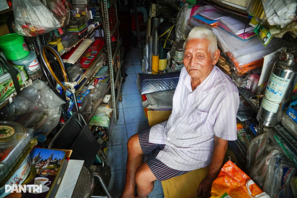 Triết lý sống ai cũng phải học của cụ ông gần trăm tuổi ở TPHCM - 1 Triết lý sống ai cũng phải học của cụ ông gần trăm tuổi ở TPHCM - 1