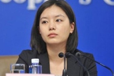 Phát sốt vì nữ phiên dịch xinh đẹp nhất quốc hội Trung Quốc