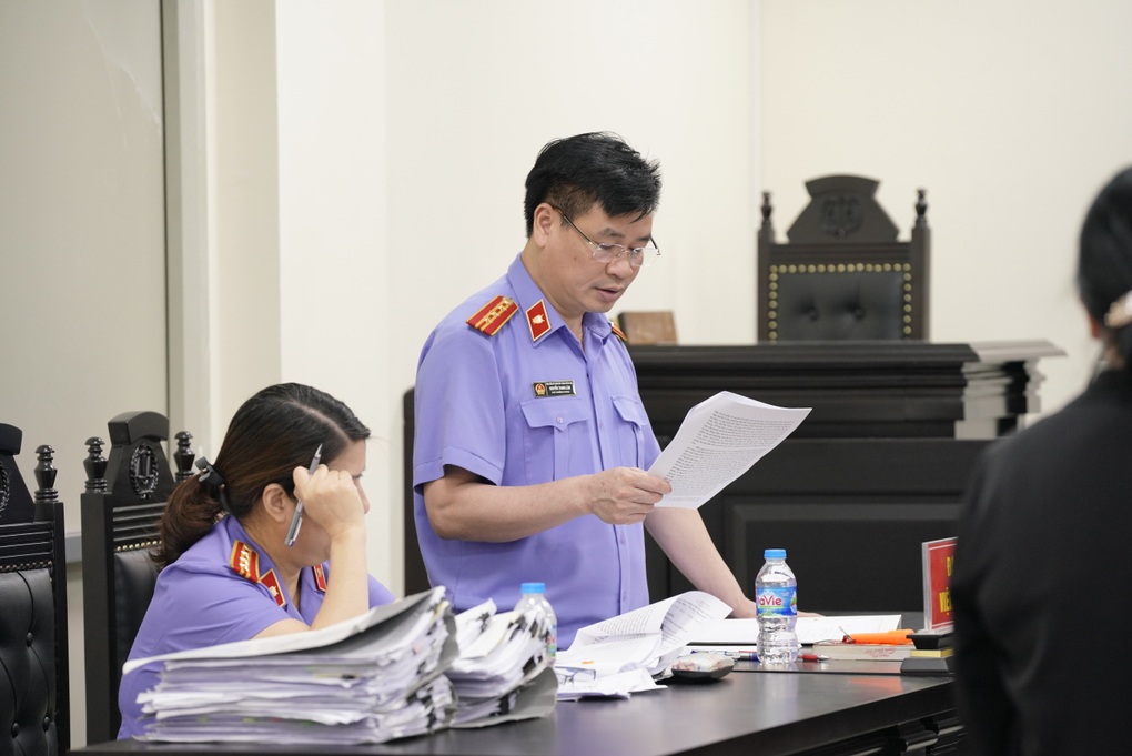Cuộc chiến đất vàng Bà Triệu: Cuộc tranh cãi của vợ chồng bị cáo - 2 Cuộc chiến đất vàng Bà Triệu: Cuộc tranh cãi của vợ chồng bị cáo - 2